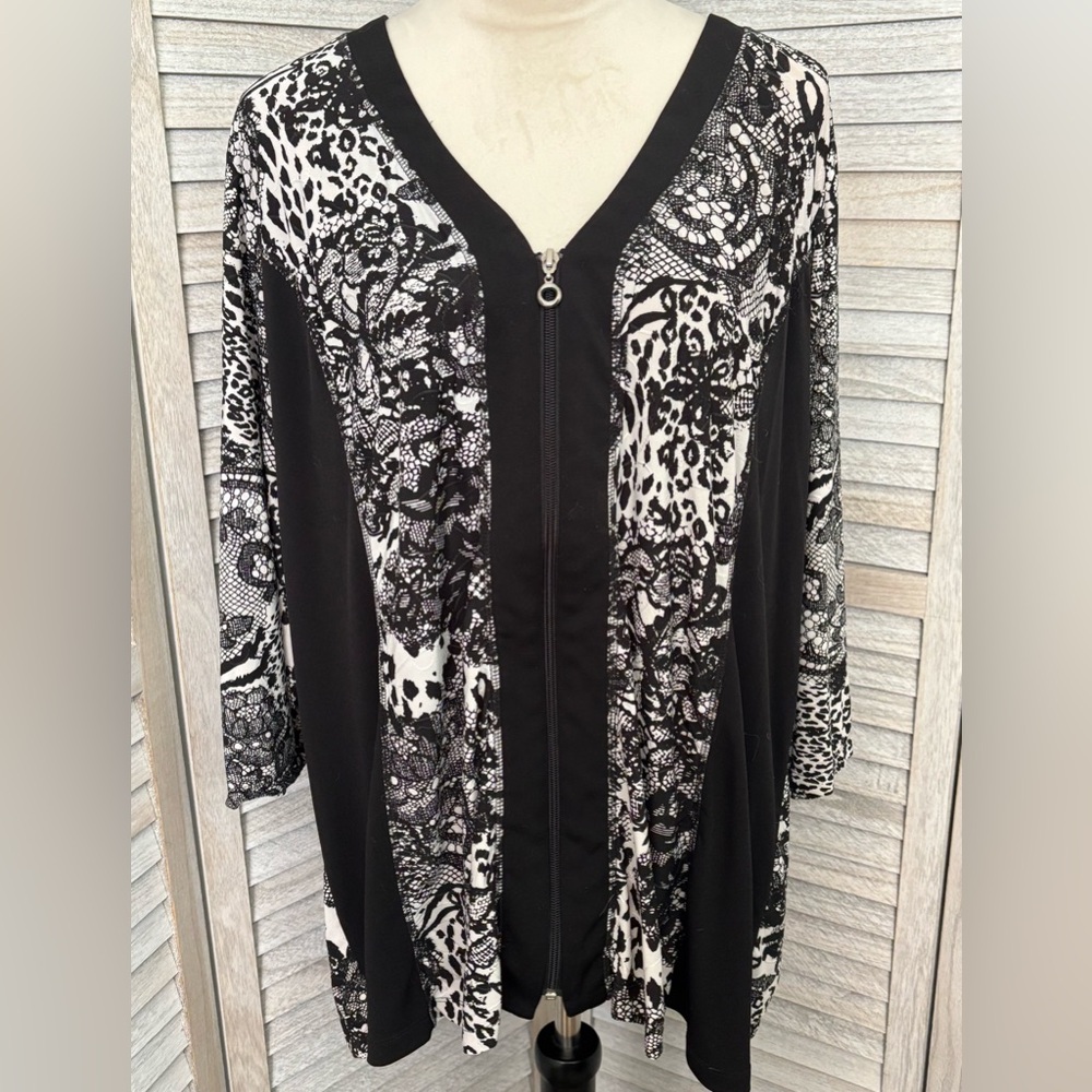 CJ BANKS Women’s 3X V-neck Zipper Black&White Blouse, Colorblock/Lace pattern